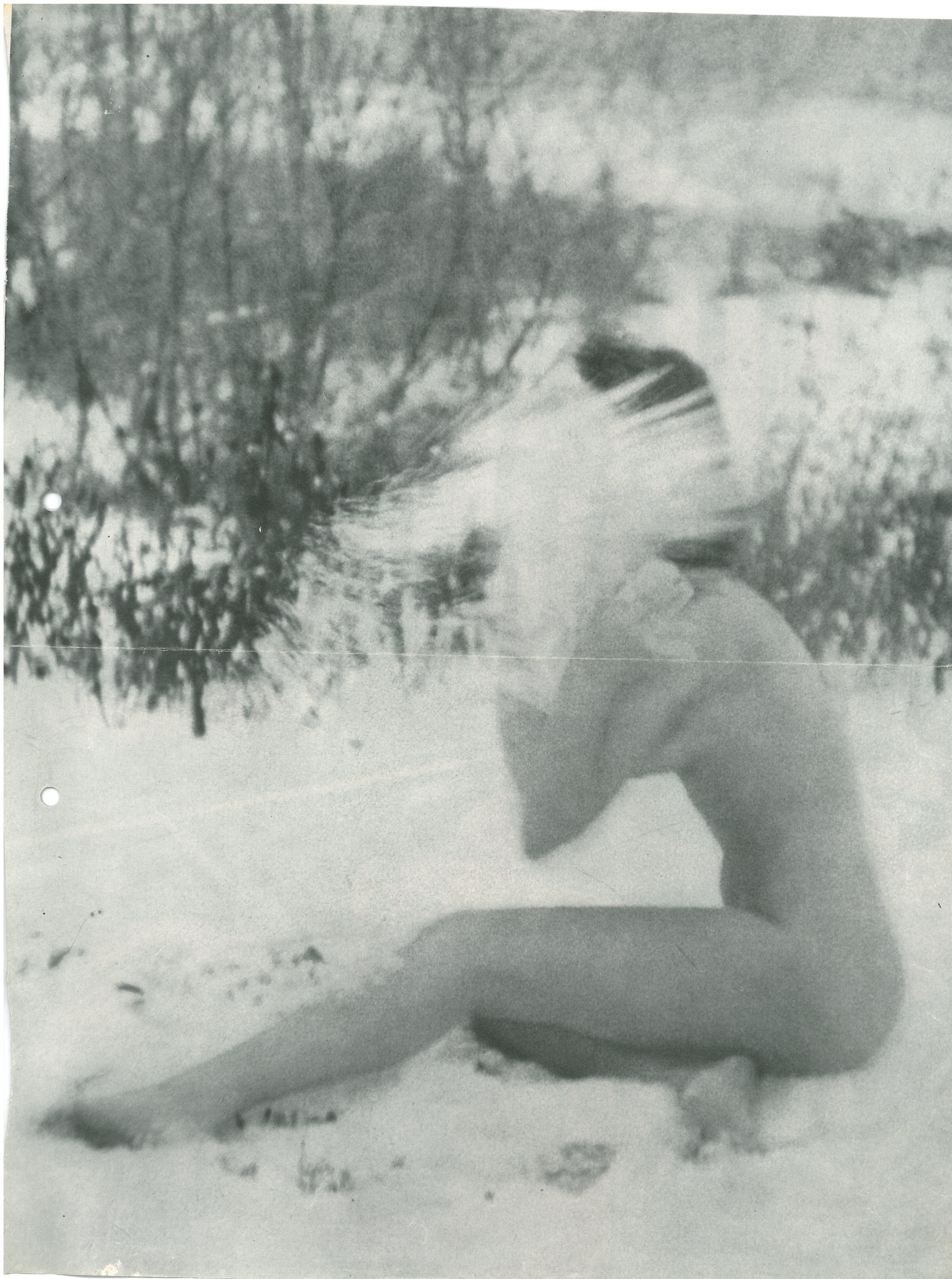 1957. Pyörähdys lumihangessa päätyi Holiday-lehden Suomea käsittelevään juttuun, mikä aiheutti kohun ulkoministeriössä. Kuva: Holiday