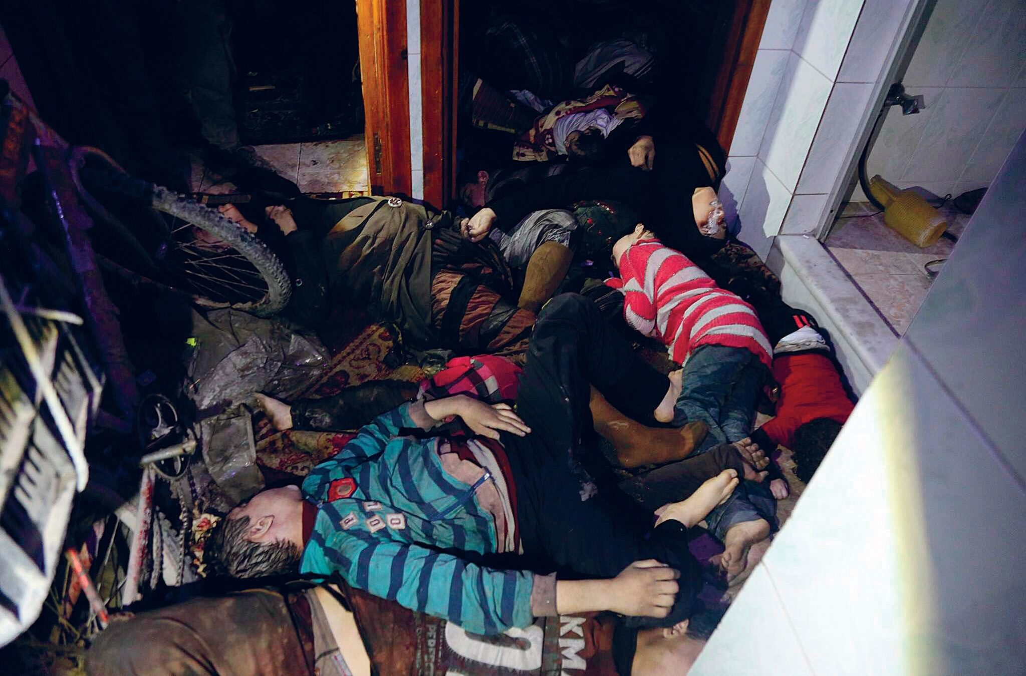 Syyrian siviilipuolustus -järjestö julkaisi huhtikuussa kuvia kaasuhyökkäyksen uhreista. Venäjän mukaan isku oli lavastettu.