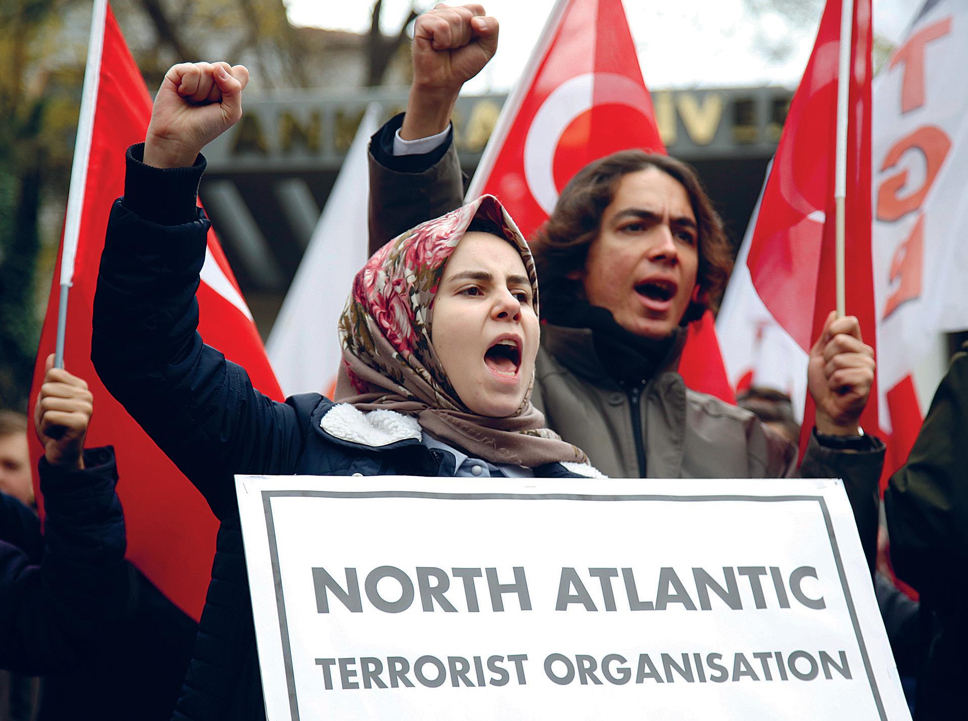 Mielenosoittajat vastustivat Natoa Ankarassa viime marraskuussa, jolloin Turkki veti sotilaansa pois sotaharjoituksesta Norjasta.