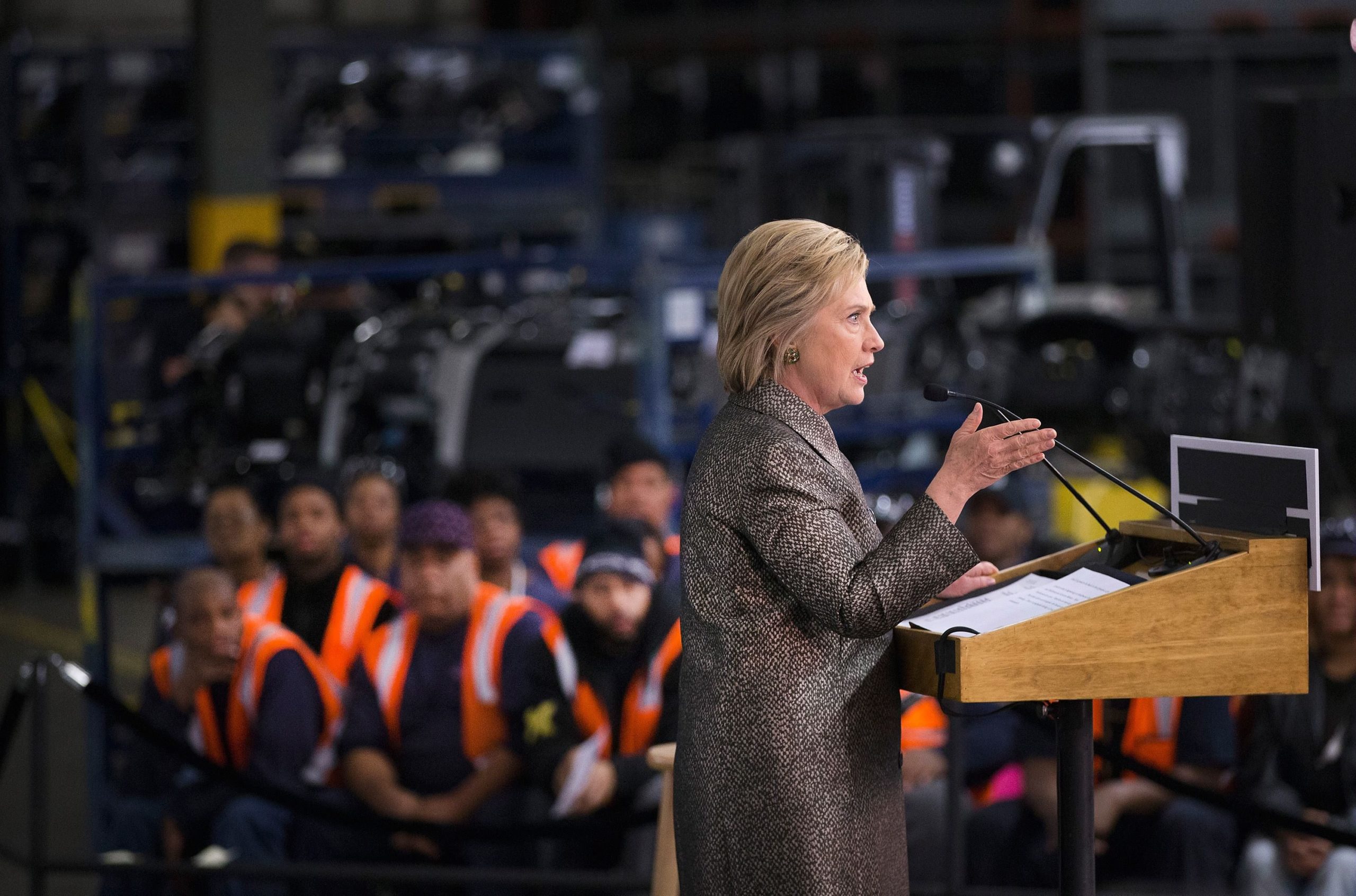 Hillary Clinton puhui esivaalien aikana autotehtaalla Detroitissa. Donald Trump vei osavaltion äänet.