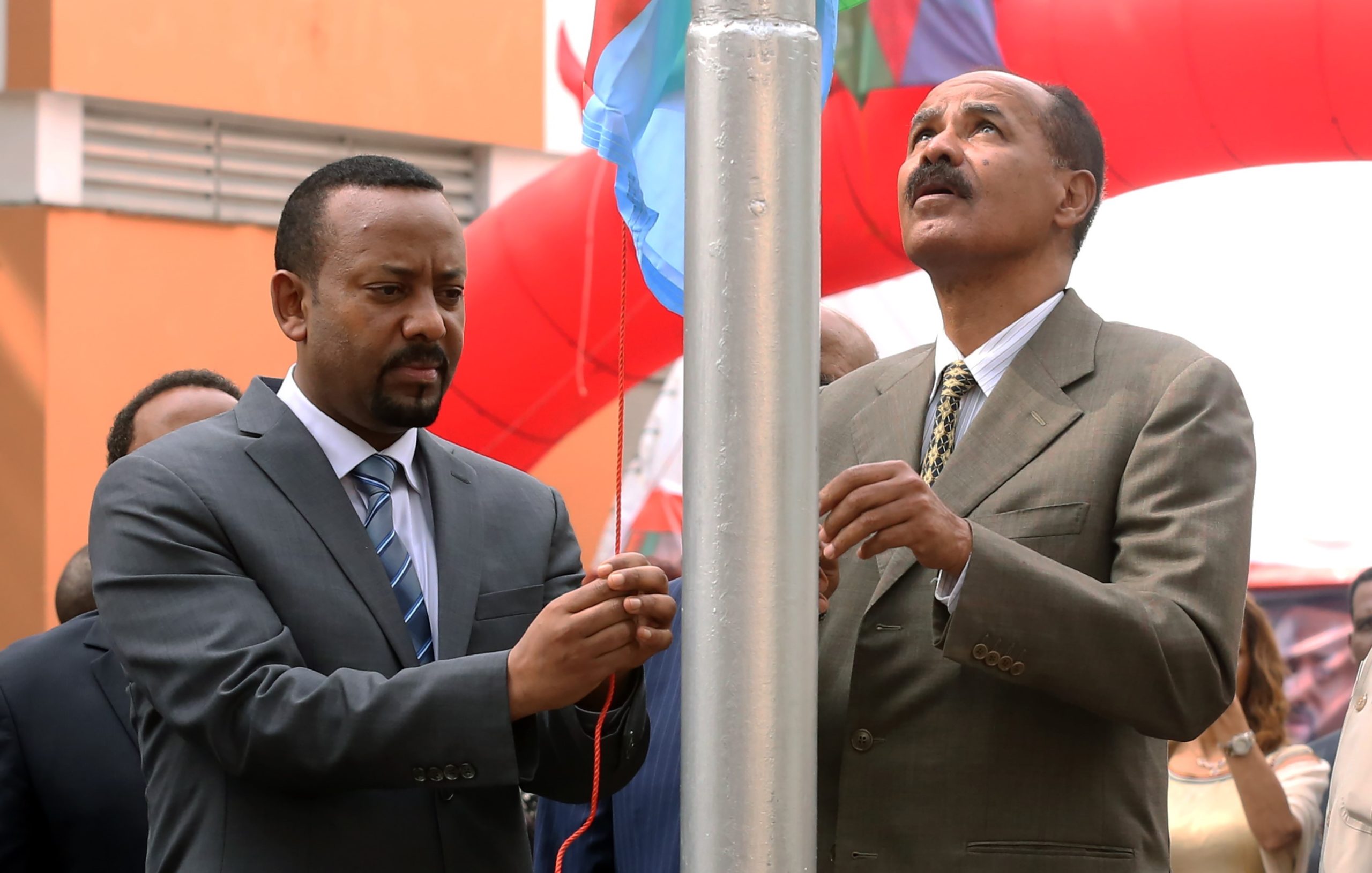 Abiy Ahmed ja Isaias Afewerki avasivat Eritrean-lähetystön Addis Abebassa vuonna 2018. Kuva: Minasse Wondimu Hailu/Anadolu agency/All Over Press
