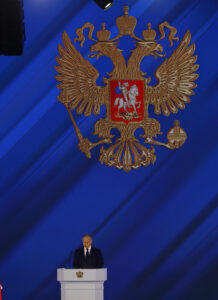 Venäjän presidentti Vladimir Putin puhujapöntössä